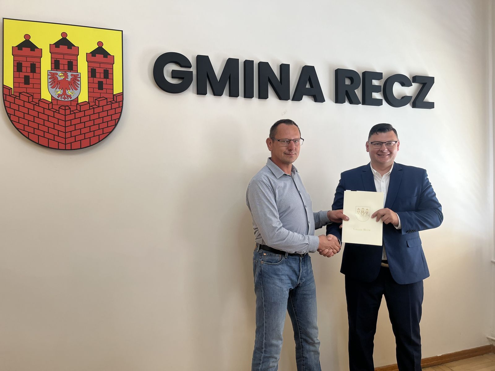 Zdjęcie: Podpisano umowę na realizację inwestycji drogowej w Lubieniowie