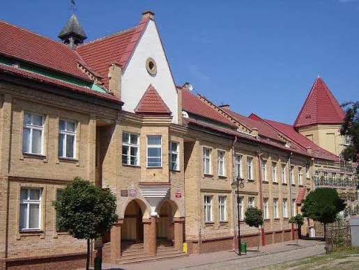 Zdjęcie: Poprawa dostępności dla osób z niepełnosprawnościami w szkole podstawowej w Reczu.
